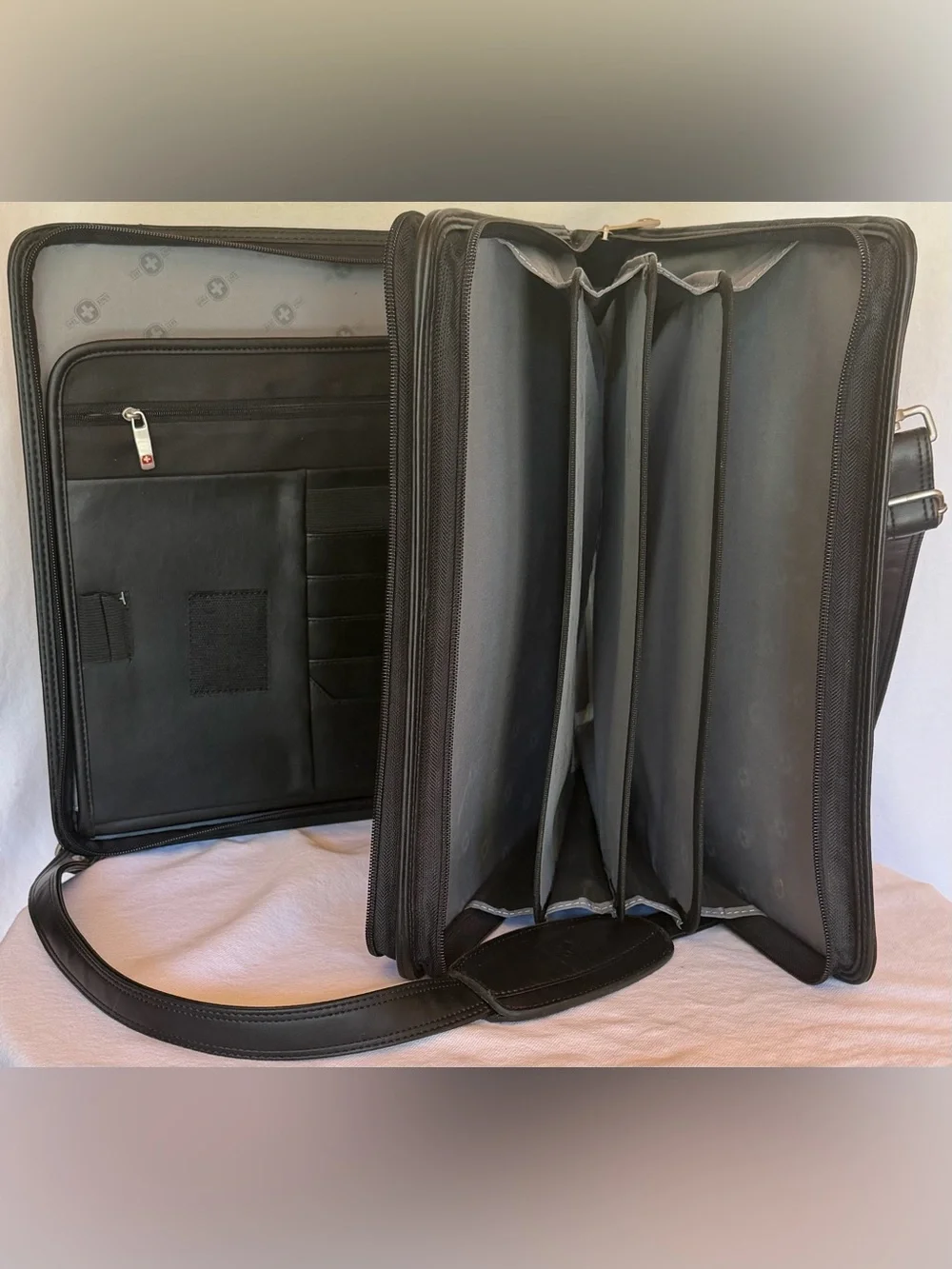 Wenger Swiss Army Expandable Briefcase Laptop Bag Crossbody Portfolio Organizer